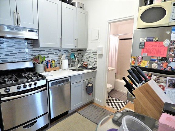4th image of 316 E 19th St APT 3R