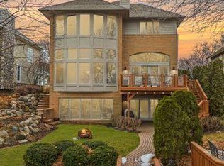 2411 Ridge Rd, White Lake, MI 48383