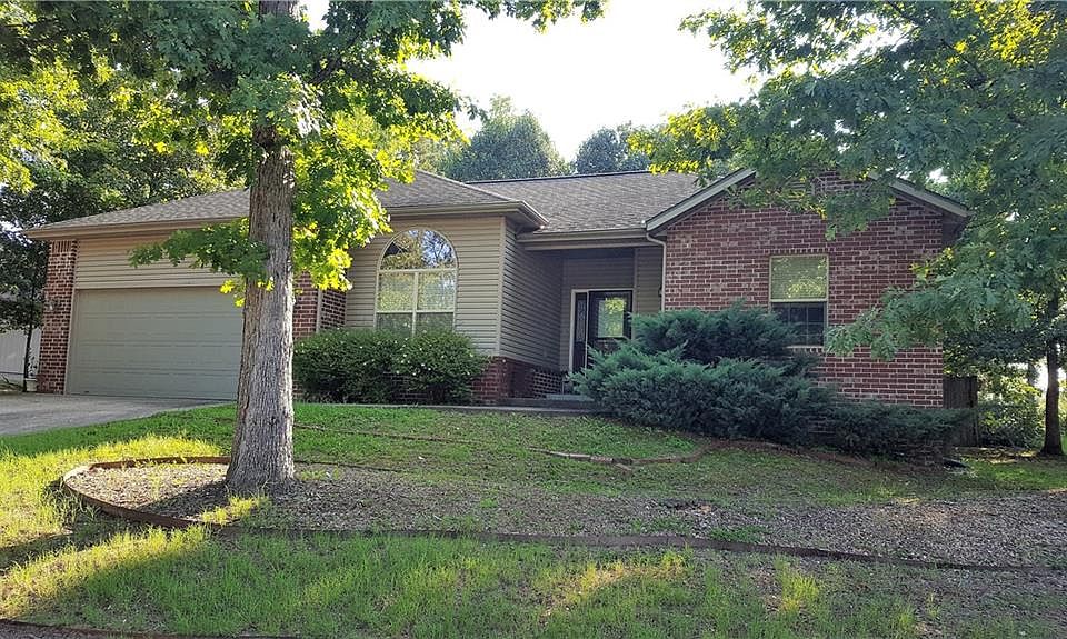 1st image of 33 Headley Dr