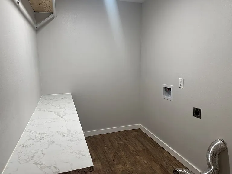 2705 Cambridge St — Photo 14