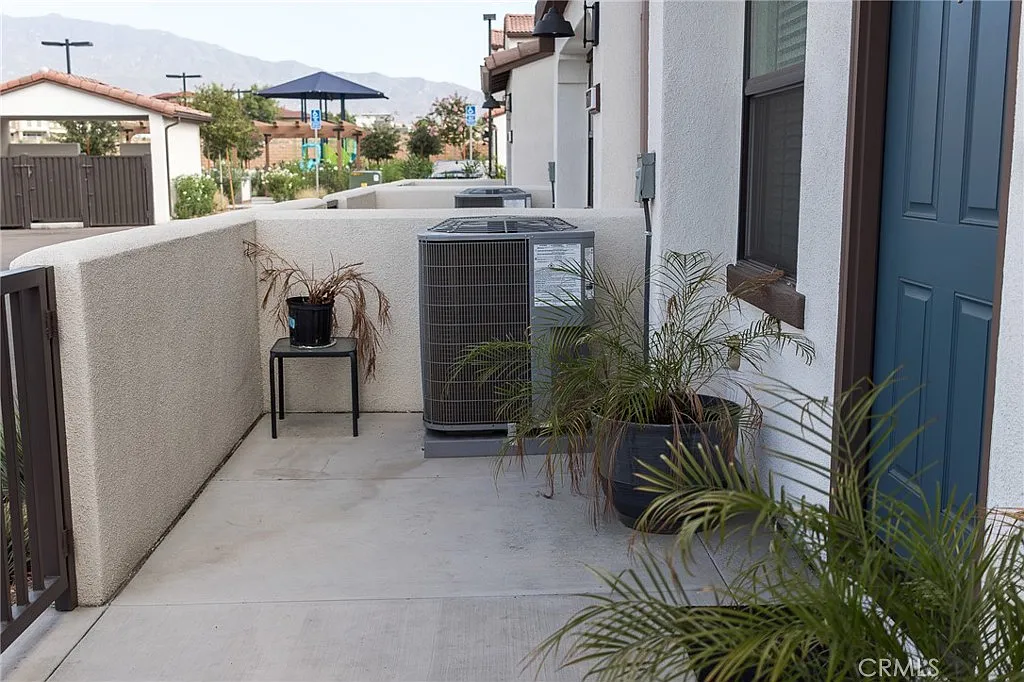 3 bed, 2.5 bath, 1550 sqft, $3,375 — Photo 4