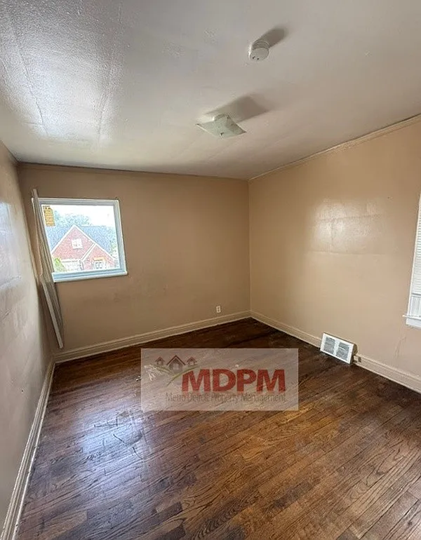 3 bed, 1600 sqft, $1,150 — Photo 4