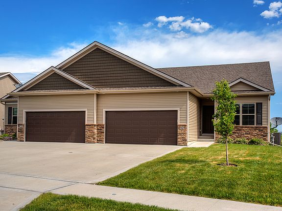2nd image of 424 NW Autumn Crest Dr