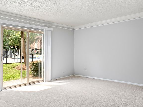 5th image of 807 Andrea Ln