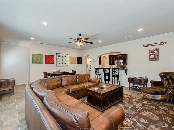 3rd image of 1408 Crescent Ridge Dr