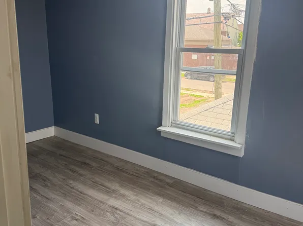 2314 Holmes St, Hamtramck, MI 48212