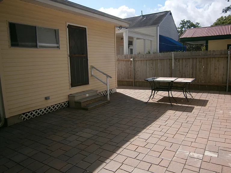 220 Amelia St — Photo 2