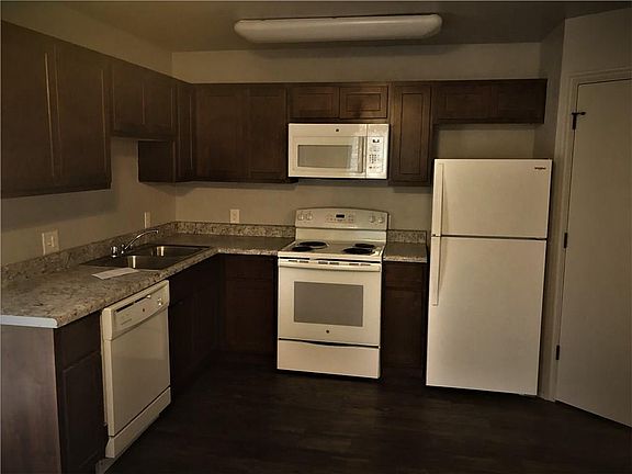 3rd image of 200 Arrowhead Dr #31