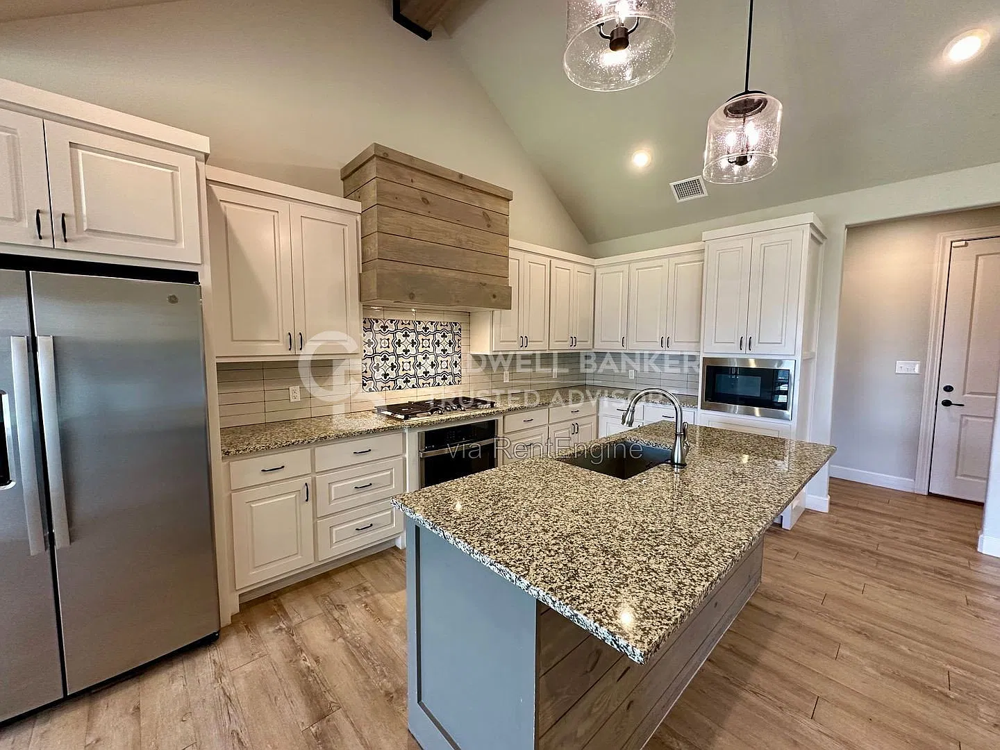 4 bed, 2.0 bath, 2016 sqft, $2,825 — Photo 3