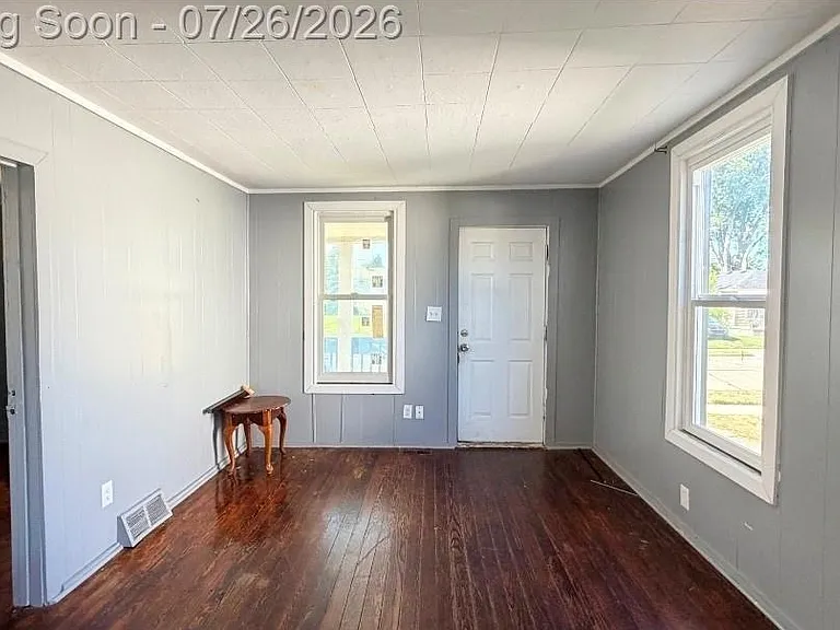 7068 Ford Ave — Photo 5