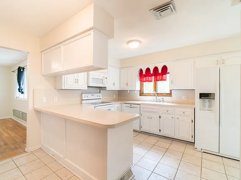 21 Hamilton Ave — Photo 5