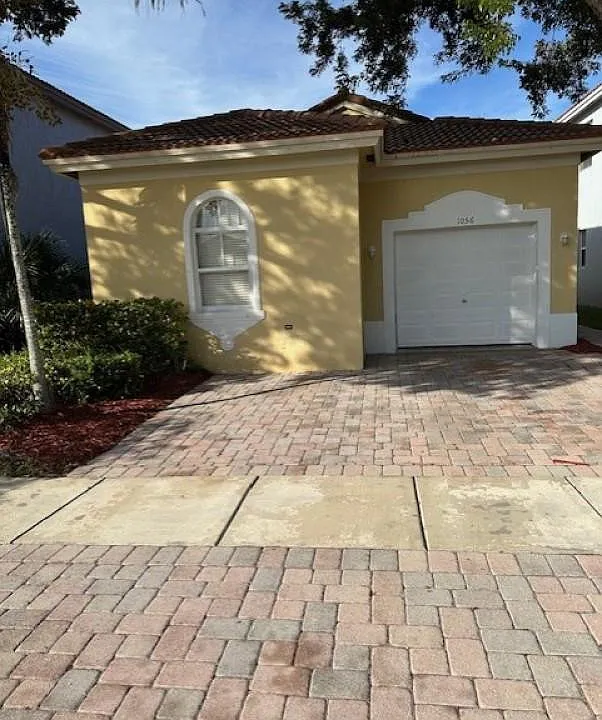 1056 NE 39th Ave