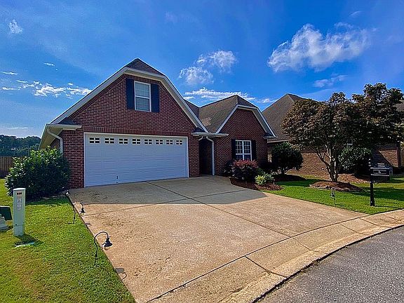 Amazing landscaping w/lights