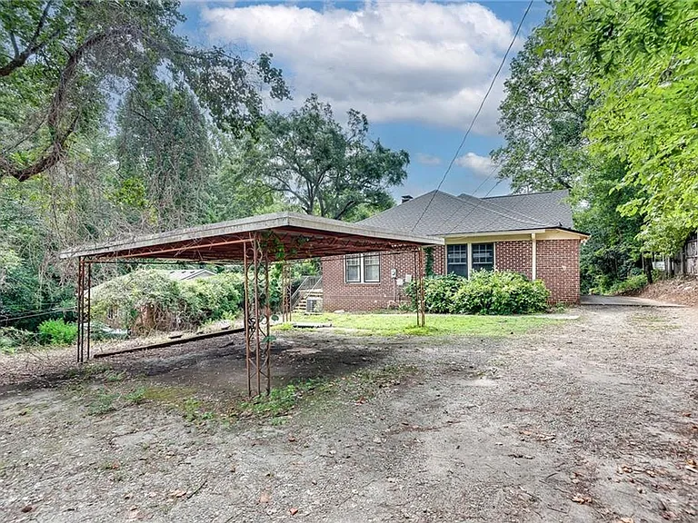1424 Emory Rd NE — Photo 3