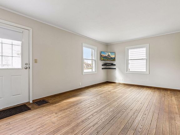 4th image of 5006 E 54th St