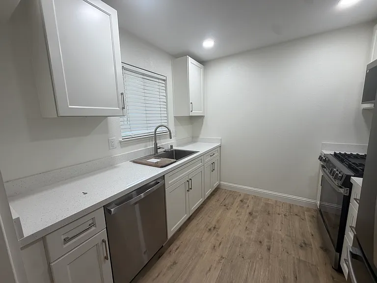 397 Eldridge Ave — Photo 11