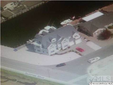 2nd image of 801 Wave Dr