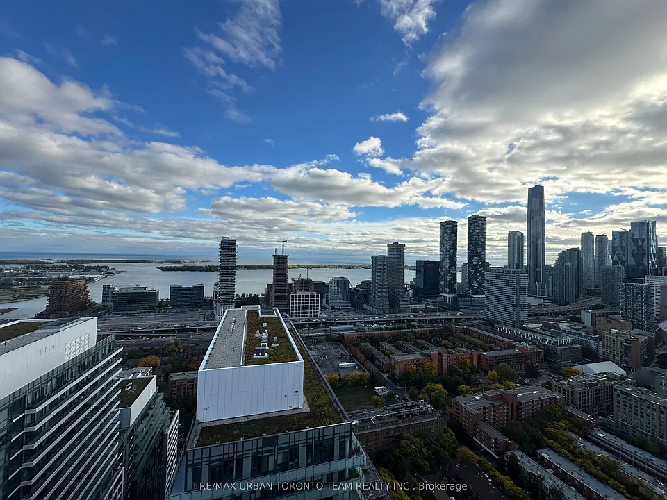 180 Front St E #Penthouse 08
