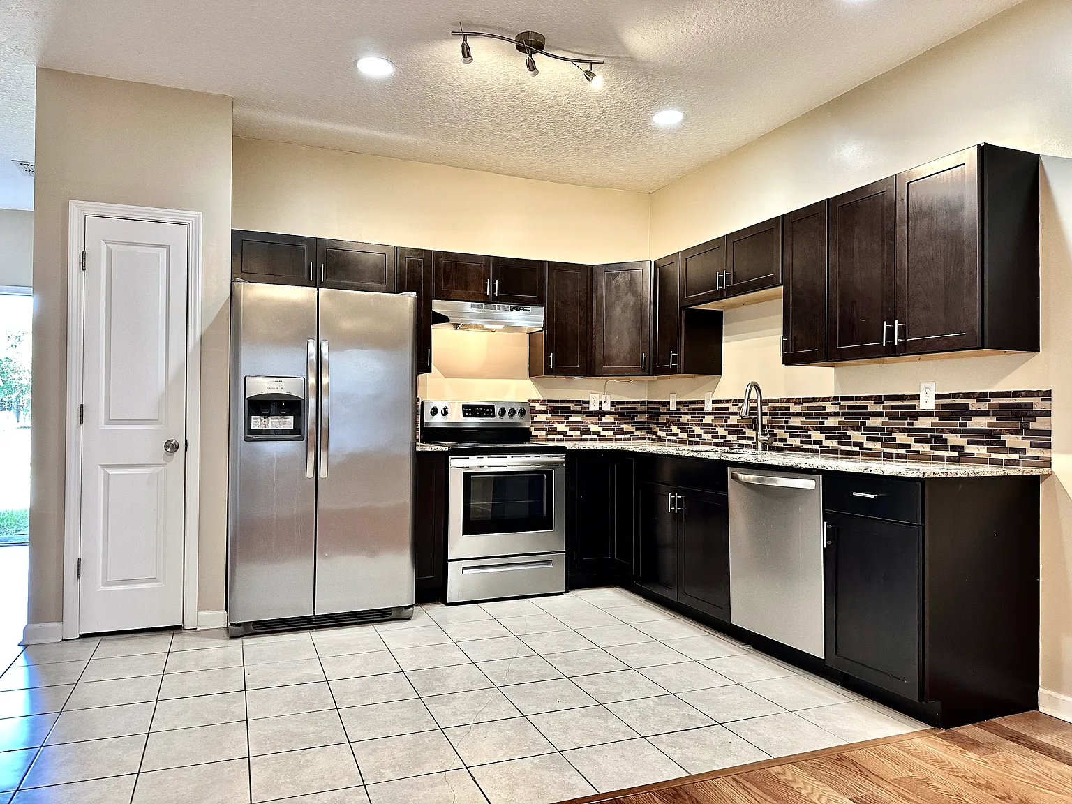 3 bed, 2.5 bath, 1440 sqft, $1,750 — Photo 4