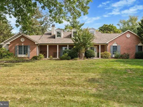 14 Woodside Ave, Chalfont, PA 18914