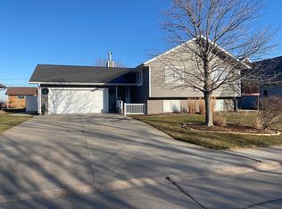 10 Owens Dr, Cozad, NE 69130