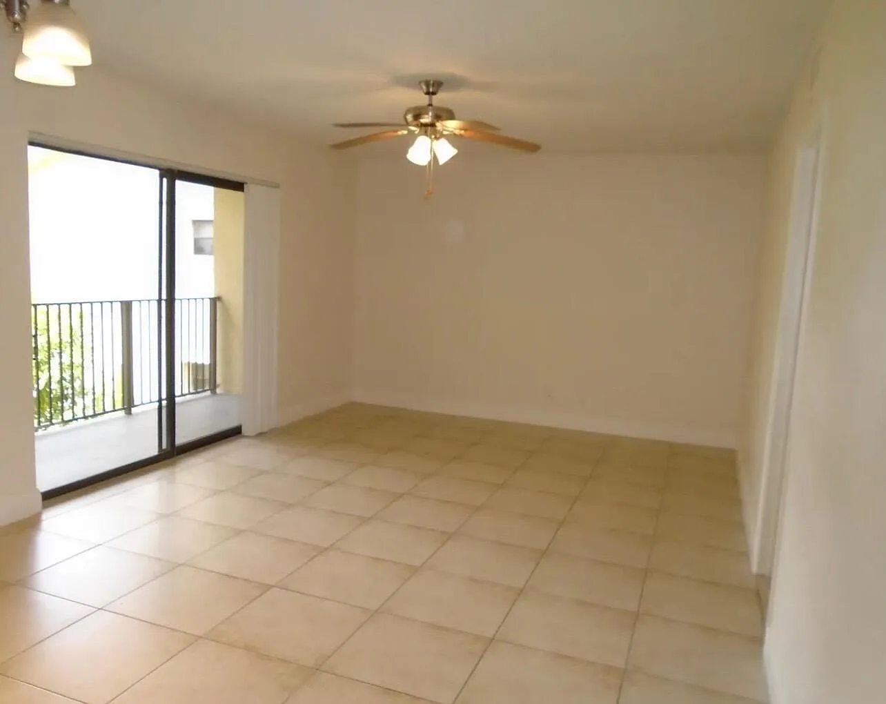 2 bed, 2.0 bath, 904 sqft, $1,850 — Photo 3