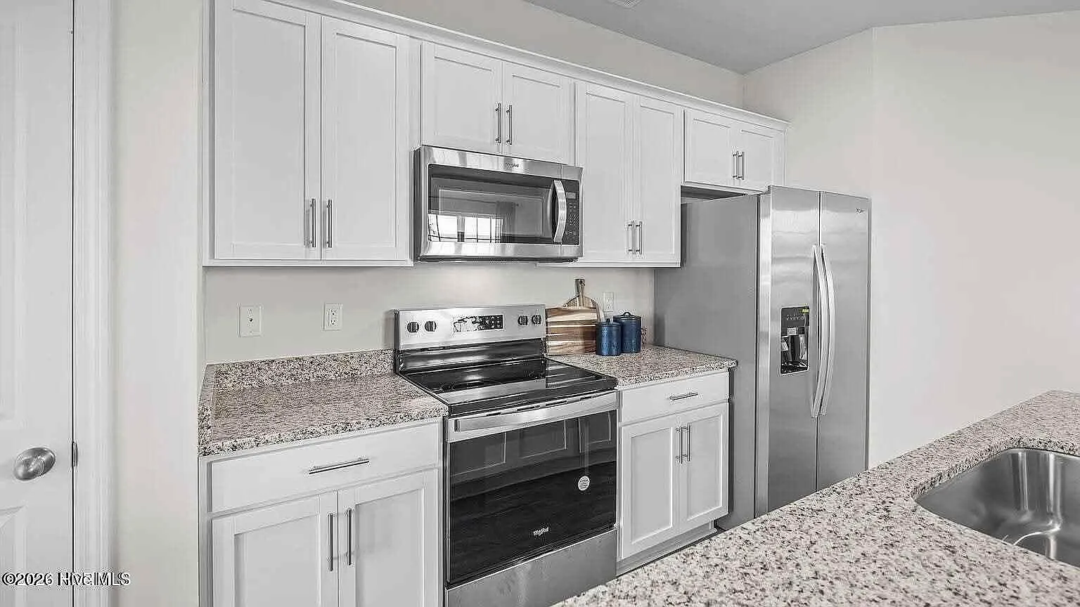 3 bed, 2.5 bath, 1429 sqft, $1,975 — Photo 2