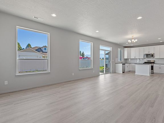 2nd image of 412 N Arc Ct