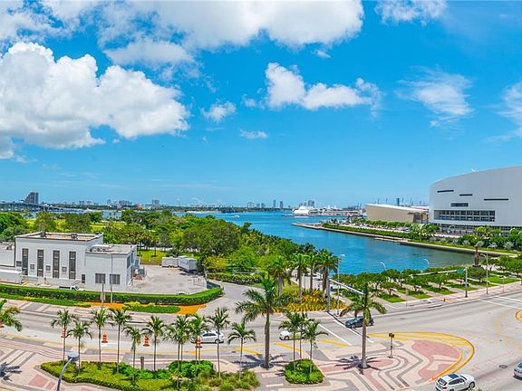 2nd image of 900 Biscayne Blvd #7007