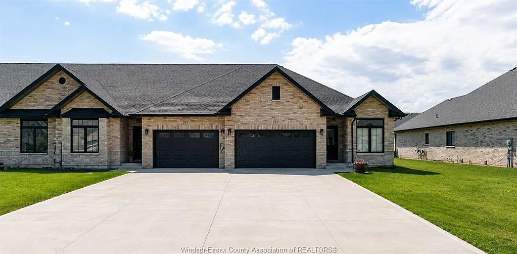 4 bed, $2,850 — Photo 1