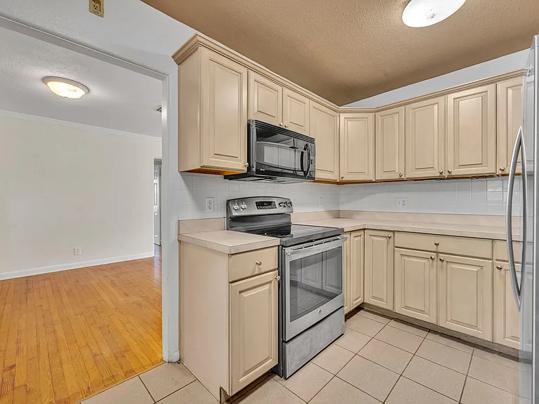1816 Mizell Ave — Photo 15