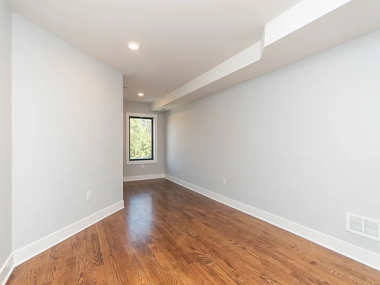 812 N Uber St — Photo 8