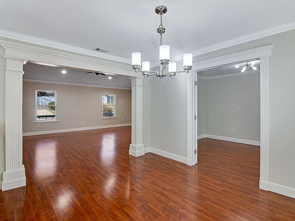 4th image of 805 Ridgewood Cv W