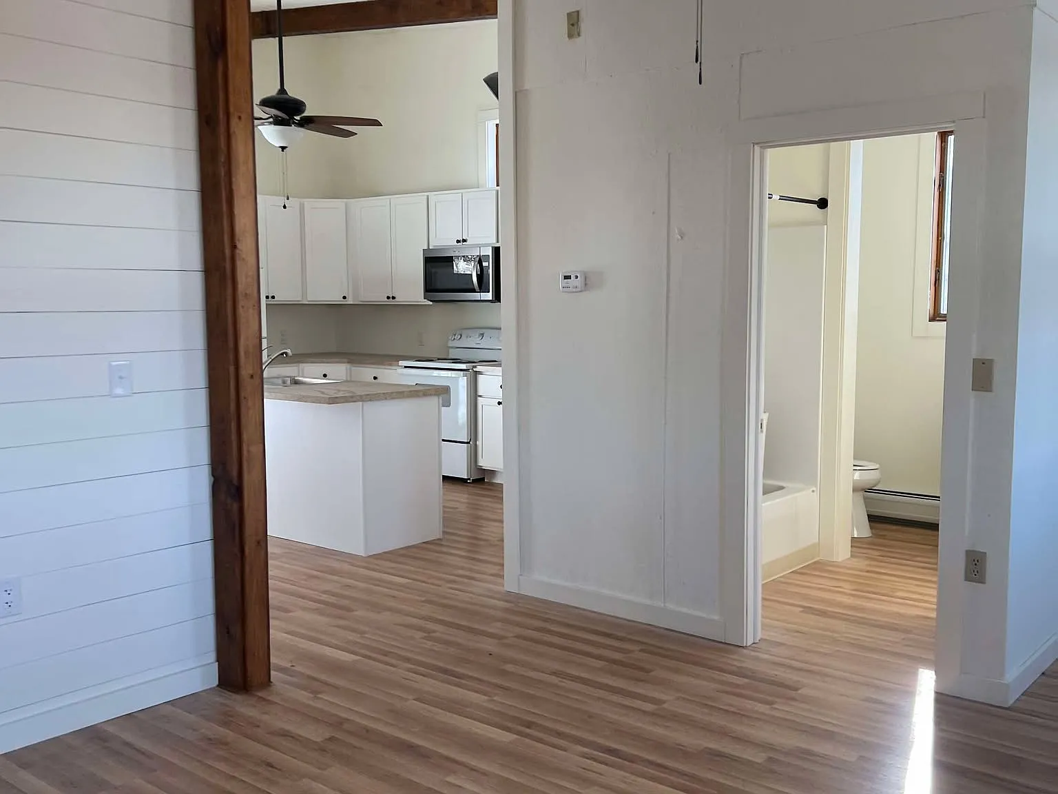 3 bed, 1600 sqft, $2,350 — Photo 4
