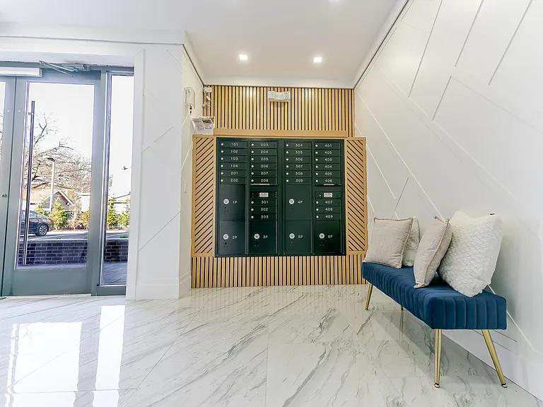 The Central — Photo 16