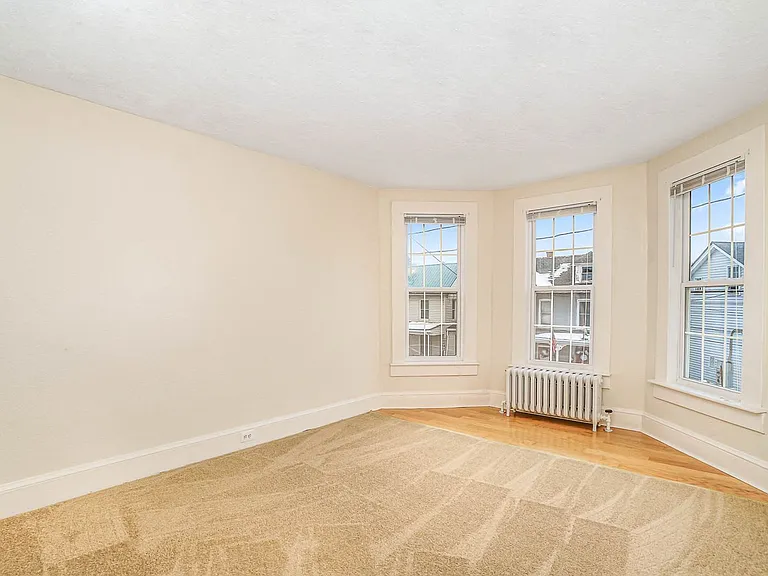 136 N Potomac St — Photo 4
