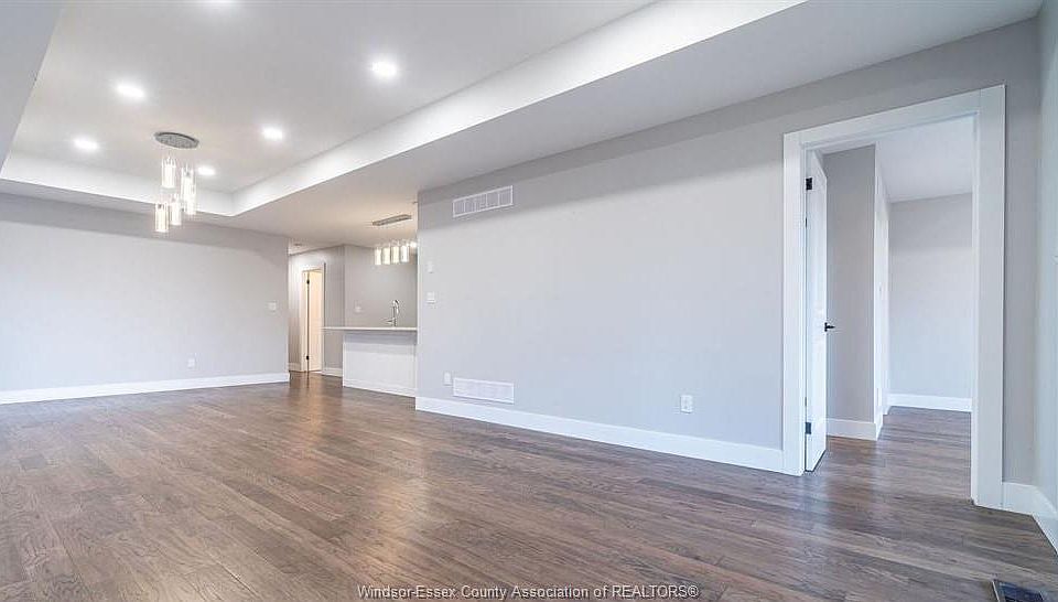 10th image of 38 Bordeaux Pl
