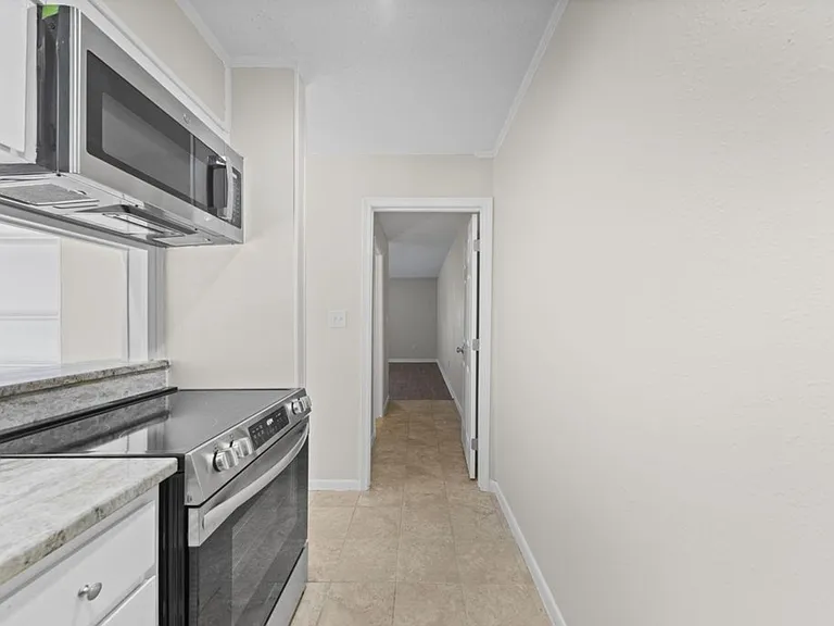 406 Marshall Ct NW #7 — Photo 14