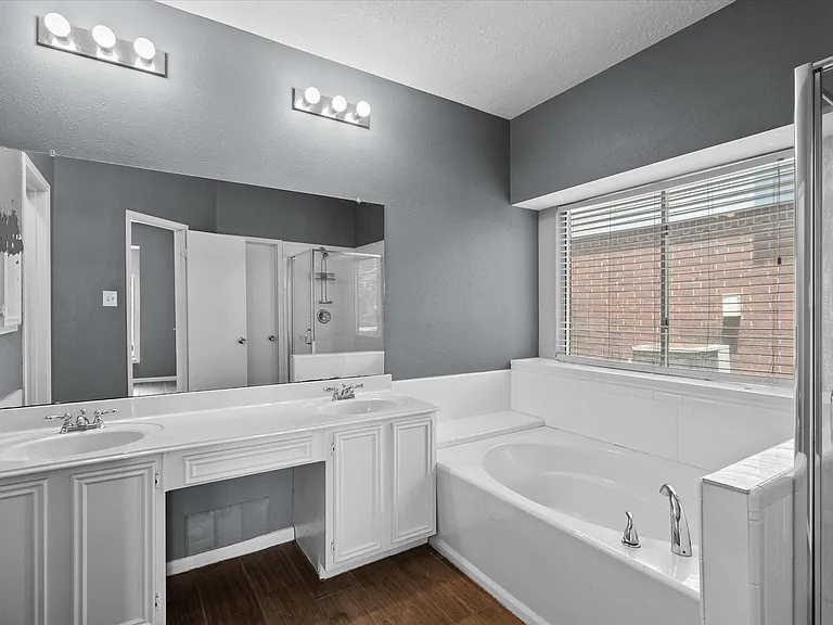4915 Stone Harbor Dr — Photo 24