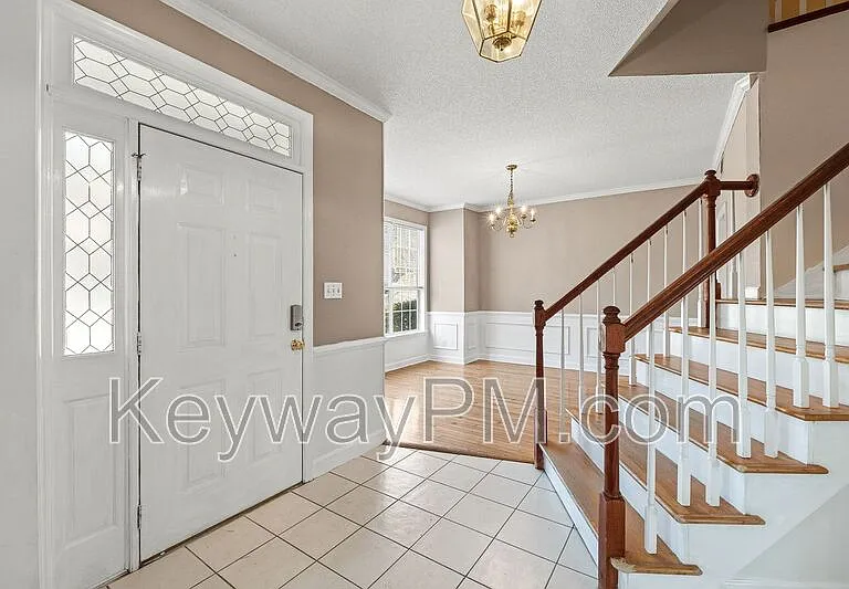 1063 Waltons Pass — Photo 3