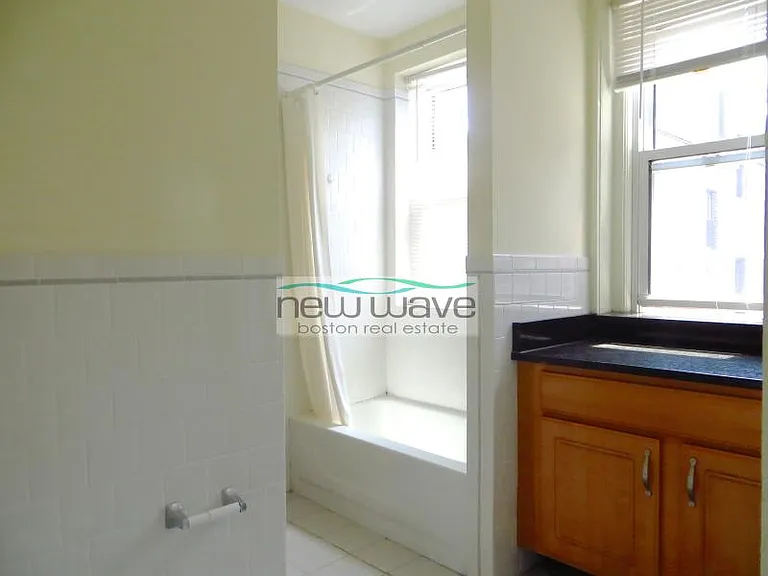 51 Queensberry St #17 — Photo 11