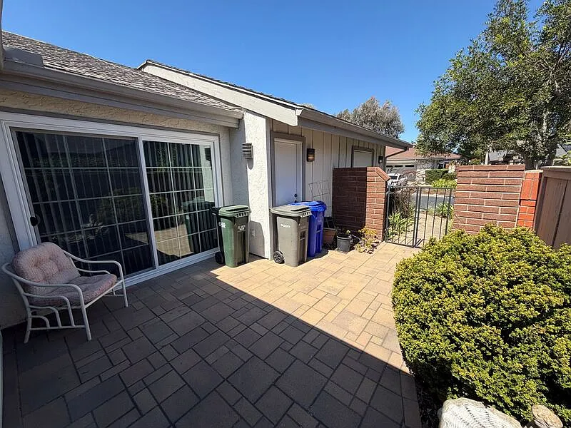2 bed, 2.0 bath, 1725 sqft, $4,200 — Photo 2