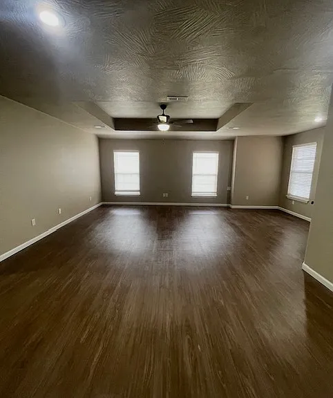 822 E Crystal Ave — Photo 3
