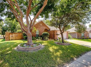 1144 Edgewater Dr, Azle, TX 76020