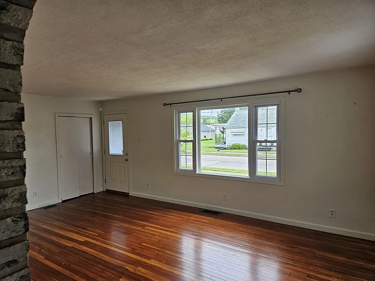 703 Chestnut St — Photo 3