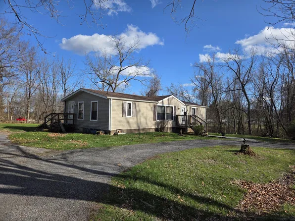 3724 Robinson Tract Rd, Pulaski, VA 24301