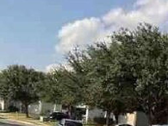 Exterior Neighborhood (street photo)