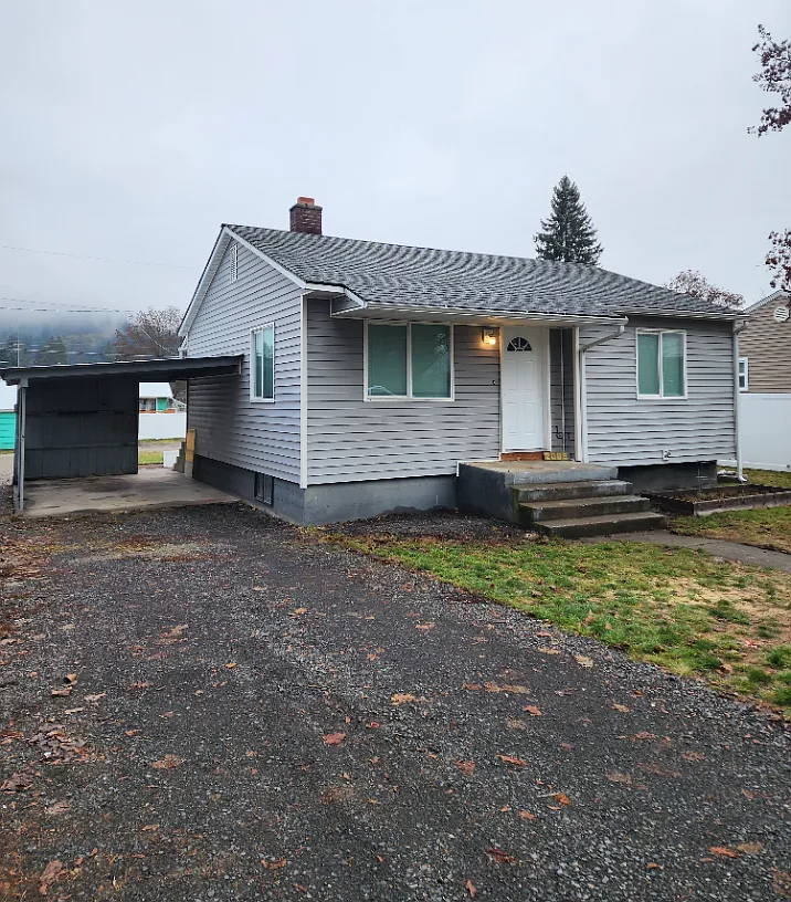 3 bed, 1.0 bath, 1370 sqft, $1,800 — Photo 1