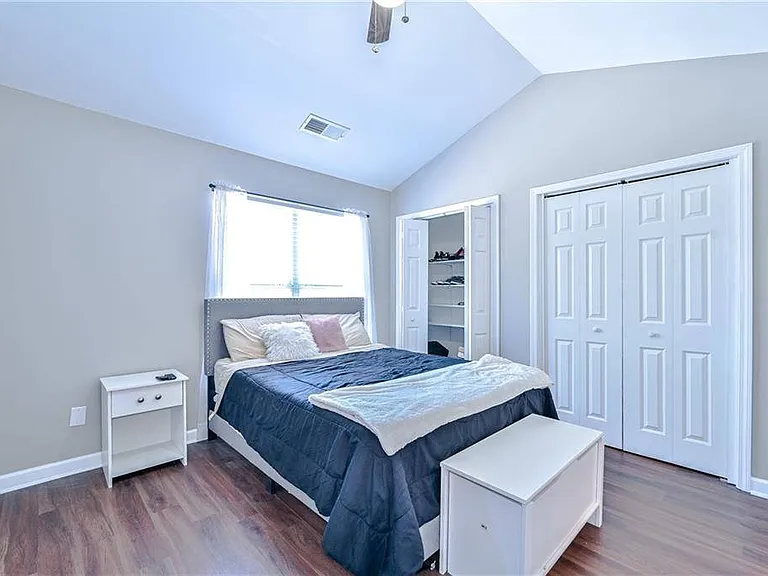 2525 Walden Lake Dr — Photo 2