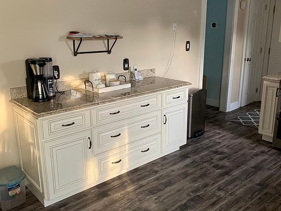3rd image of 188 Lori Cir